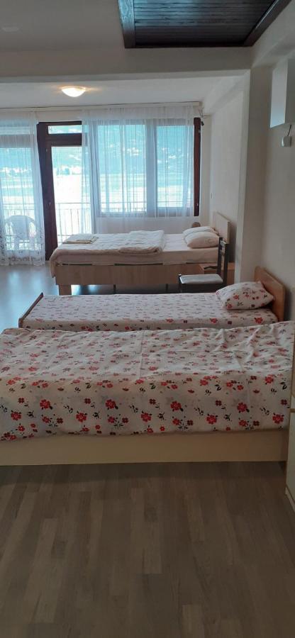 Beachfront Apartments Grunche Ohrid Bagian luar foto